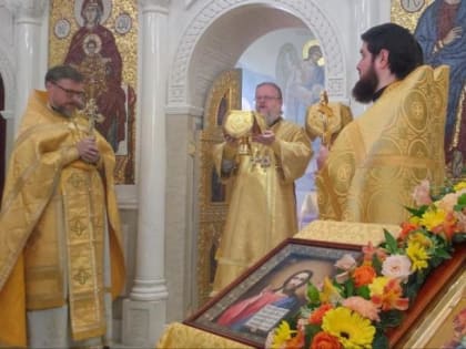 В ПРАЗДНИК СВЯТИТЕЛЯ СПИРИДОНА АРХИЕПИСКОП ГЕРАСИМ ВОЗГЛАВИЛ ЛИТУРГИЮ В ХРАМЕ СВЯТОГО КНЯЗЯ ВЛАДИМИРА