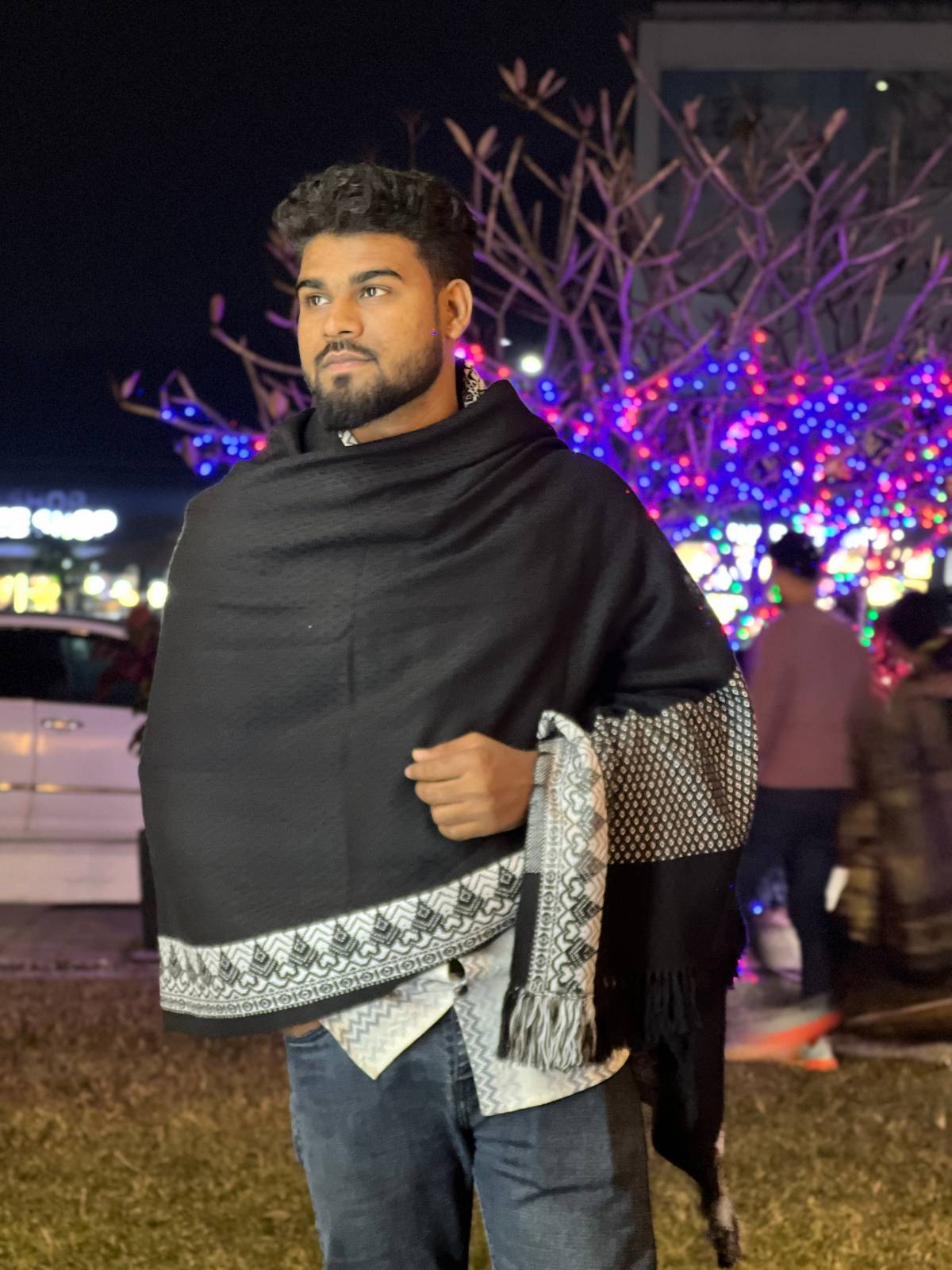 Premium Black & White Tribal Wool Shawl 2