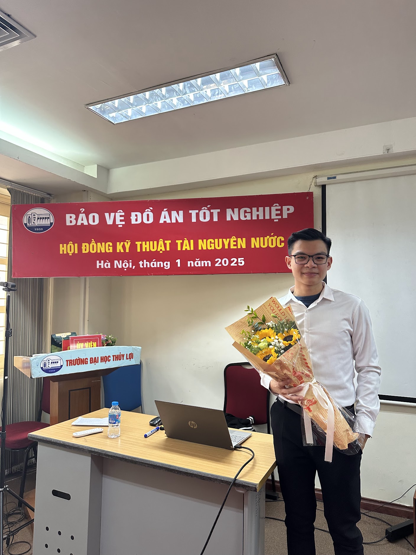 Tôi sau khi bảo vệ thành công đồ án tại hội đồng