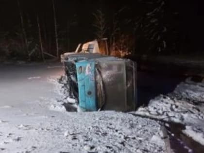 В Сямженском районе трал с новым автобусом для Архангельска улетел в кювет