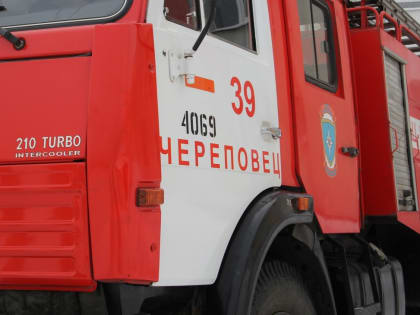 В Череповце неизвестные подожгли дверь в квартиру