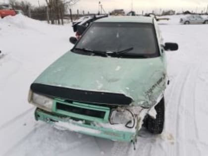 Пьяный водитель, уходя от полицейской погони, врезался в сугроб