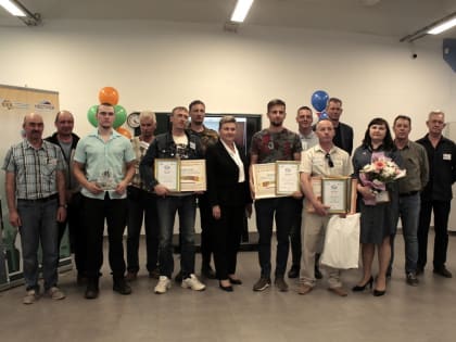 Груженый лесовоз опрокинулся возле Красавино