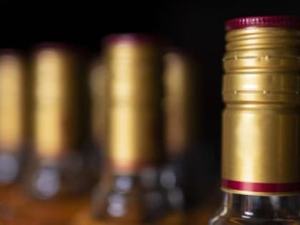 Продажи крепкого алкоголя резко упали в России