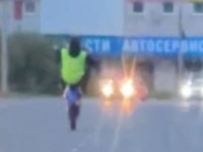 В Вологде лихие мопедисты в жилетах «ДПС» навели суету на улице Ярославской