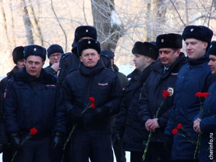 В Череповце открыли памятную доску полицейскому Денису Дмитриеву