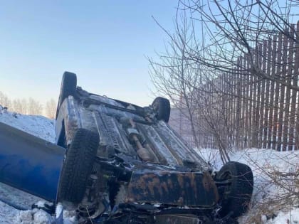 Под Череповцом машина ушла в кювет и перевернулась, погиб водитель