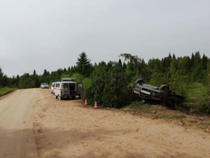 44-летняя женщина-водитель и её 42-летний пассажир погибли в перевернувшейся Шкоде