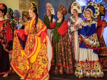 15 княжеских силуэтов и народных промыслов «Русская княжна» на юбилейной 15 церемонии конкурса «Серебряный Меркурий»