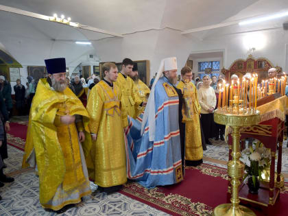 В Неделю 26-ю по Пятидесятнице в Андреевском храме Вологды состоялось архиерейское богослужение