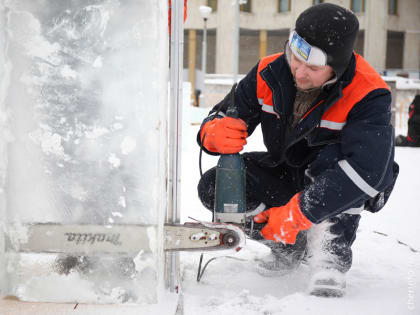 В Тарноге заготовили лед для фестиваля ледяных скульптур в Череповце