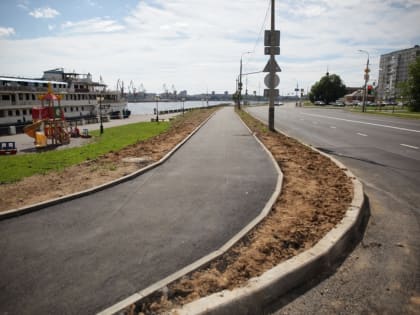 У Ягорбы построили тротуар и спуск к воде