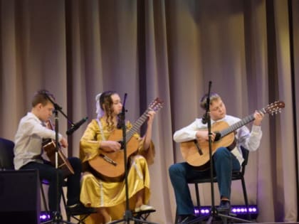 Музыка, танцы и песни  слились воедино