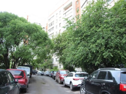 Больше 30 лет ждали ремонта двора жители дома №27 по улице Октябрьской в Вологде