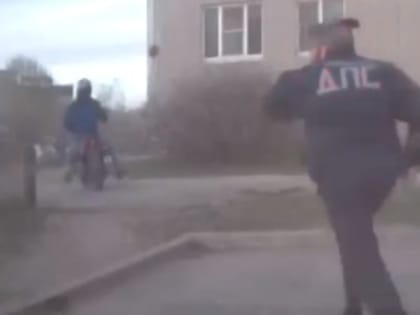 Полицейский бегом догнал скутериста-нарушителя в Череповце