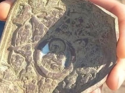 В распаханной земле нашли икону Божьей матери