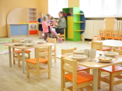 Детей добровольных участников СВО вне очереди примут в школы и сады