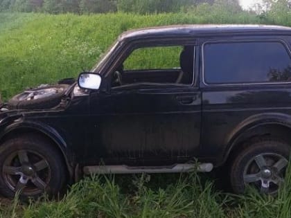 В Вологодской области 33-летний водитель «Нивы» получил два перелома и шишку на лбу из-за падения в кювет