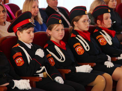 В Череповце перед 23 Февраля 37 подростков получили паспорта