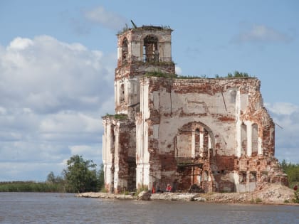 Работы по берегоукреплению вокруг храма-маяка в Крохино продолжатся в октябре