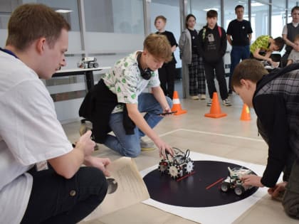 В вологодском «Кванториуме» состоялись соревнования по робототехнике «Робо-сумо»
