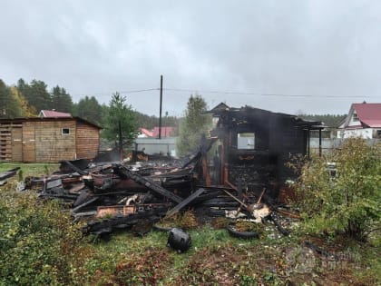 В Вологодской области семья не успела порадоваться новой даче: все сгорело дотла