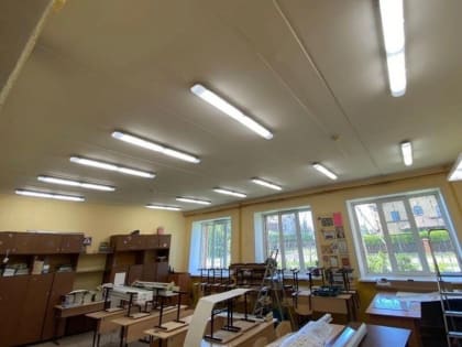 В череповецких школах занялись массовой заменой светильников