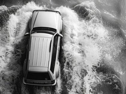 Говорит юрист: за мытье машины в водоеме возможен штраф