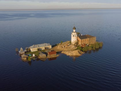 В Вологде открылась фотовыставка в честь инициатора возрождения Спасо-Каменного монастыря