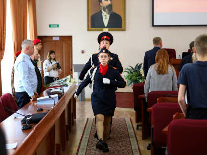 15 череповецких подростков получили паспорта в мэрии