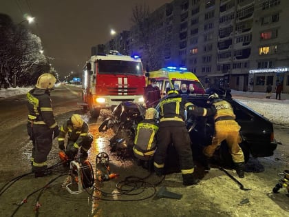 37-летний водитель ВАЗа пострадал в ДТП в новогоднюю ночь в Вологде
