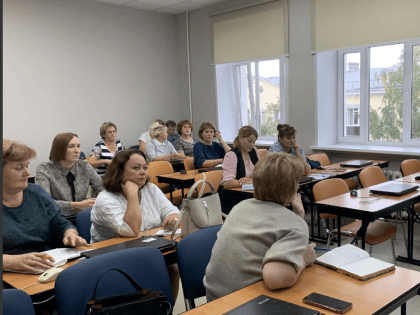 Методисты кафедры педагогики ВИРО консультируют учителей по вопросам реализации обновленных ФГОС НОО