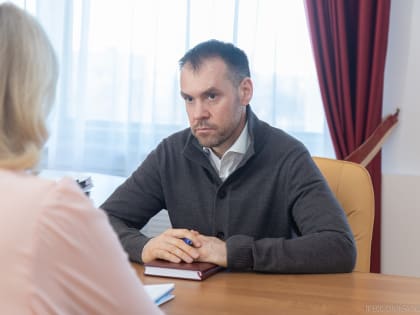 2 апреля состоялась рабочая встреча председателя Законодательного Собрания области Сергея Жестянникова и председателя Контрольно-счетной палаты области Ирины Карнаковой