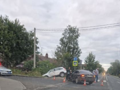 Серьезное ДТП в Вологде случилось на перекрестке ул. Панкратова и ул. Щетинина