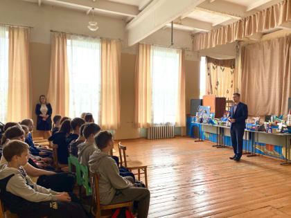 В рамках взаимодействия Администрации Череповецкого района и Банка ВТБ в Климовском центре образования 18 мая 2023 г. состоялся урок финансовой грамотности для обучающихся на тему 