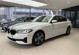 BMW Seria 5 520i mHEV aut