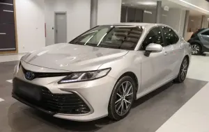 Toyota Camry 2.5 Hybrid Prestige CVT