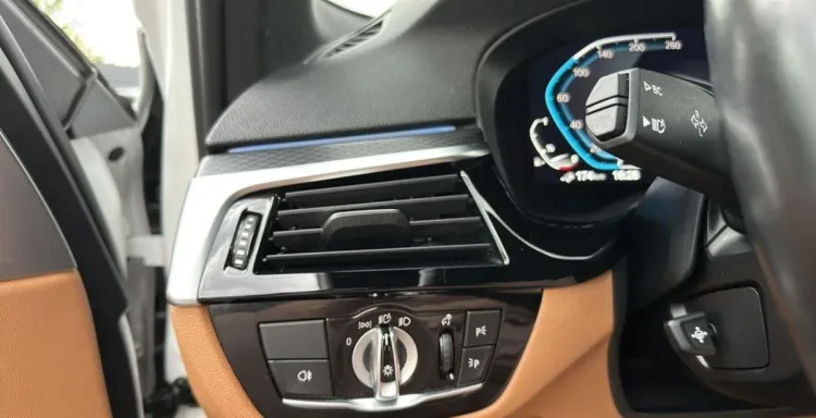 BMW Seria 5 530e xDrive M Sport sport-aut