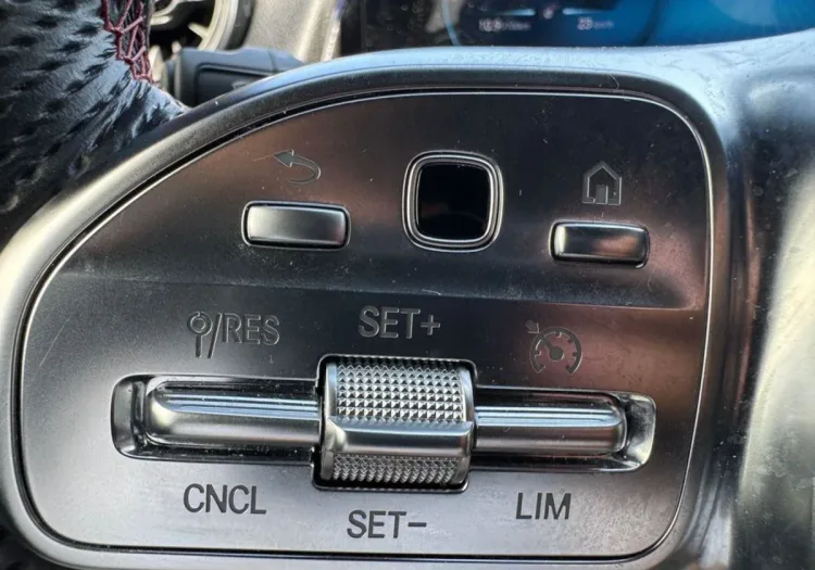 Mercedes-Benz GLB GLB 200 4-Matic AMG Line 8G-DCT