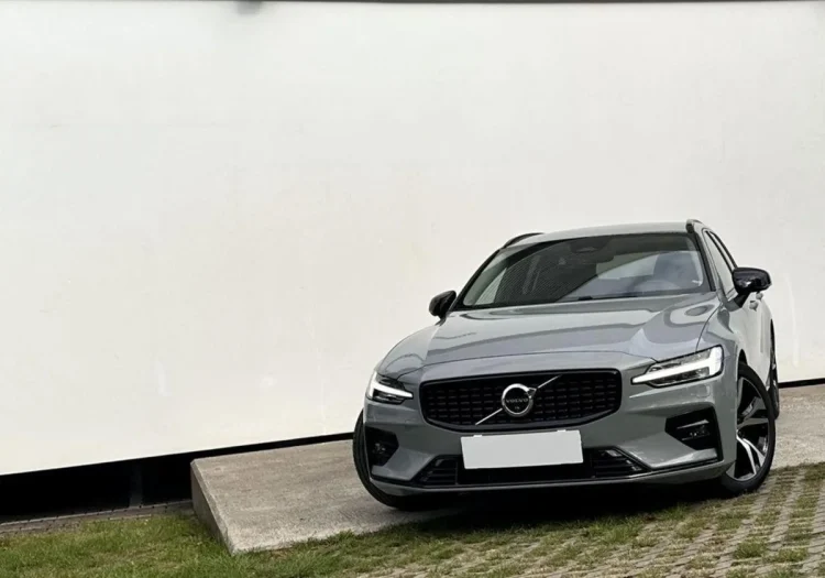 Volvo V60 V60 B4 B Plus Dark aut