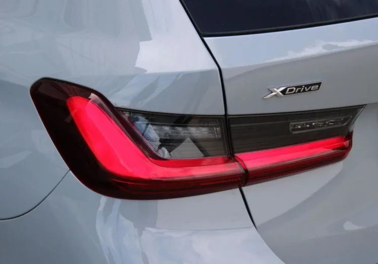 BMW Seria 3 330e xDrive M Sport aut