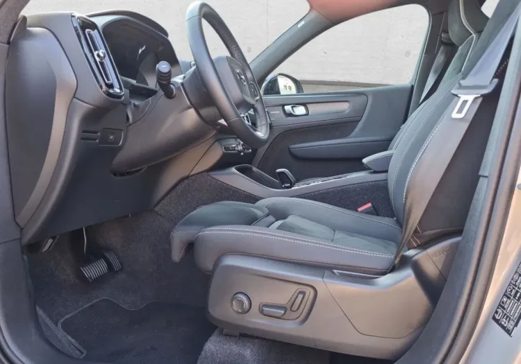 Volvo XC 40 XC40 B3 Plus Dark aut