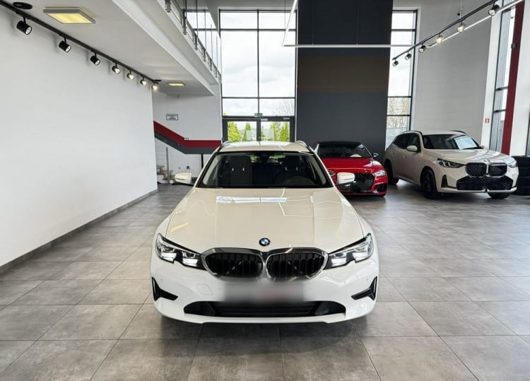 BMW Seria 3 318i Advantage aut