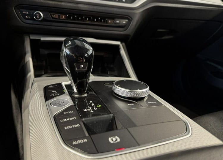 BMW Seria 3 318i Advantage aut