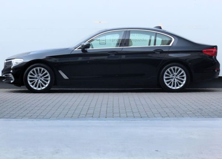 BMW Seria 5 520d xDrive Luxury Line aut