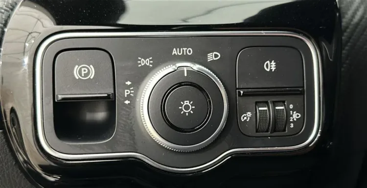 Mercedes-Benz Klasa A A 180 d 8G-DCT