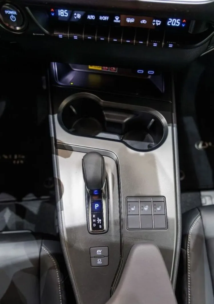 Lexus UX UX 300h F Sport Design