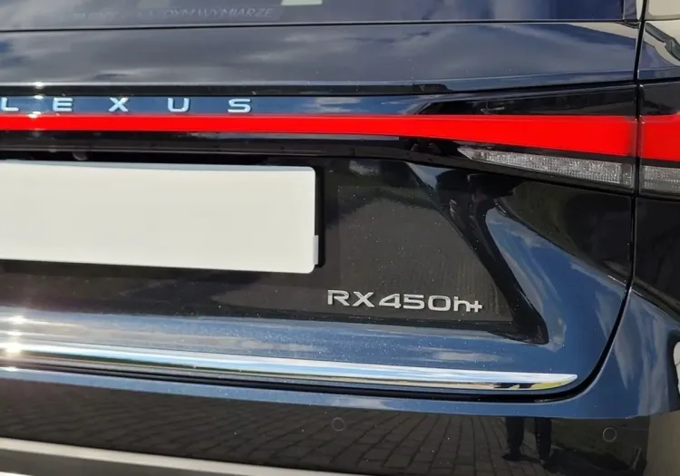 Lexus RX RX 450h+ Omotenashi