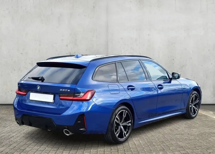 BMW Seria 3 330e xDrive M Sport sport-aut