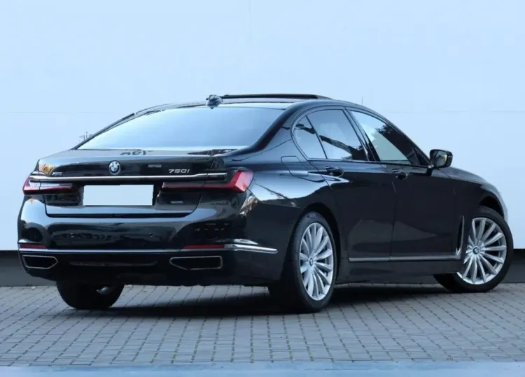 BMW Seria 7 750i xDrive sport-aut